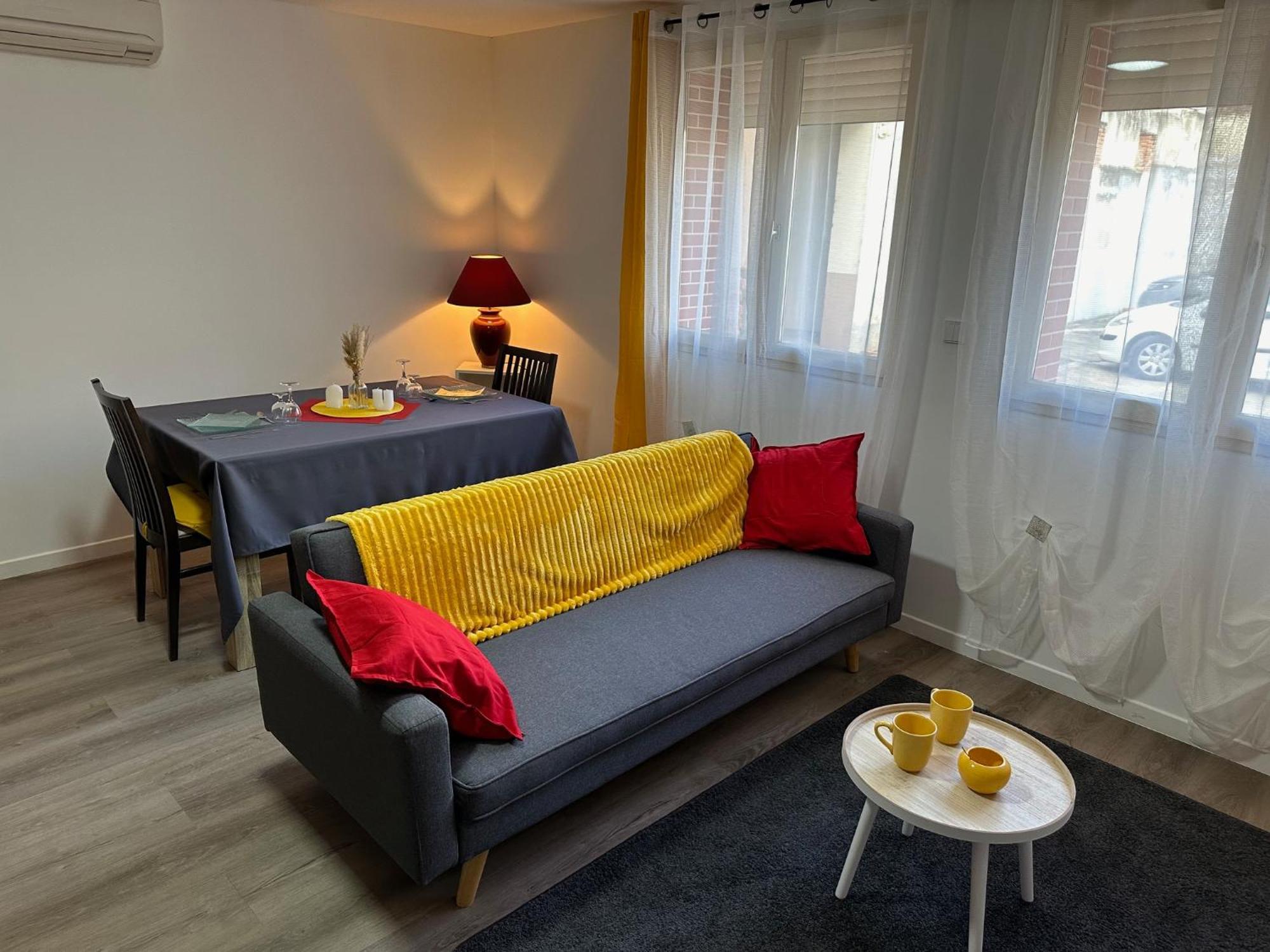 Hotel Chiffre Альби Экстерьер фото