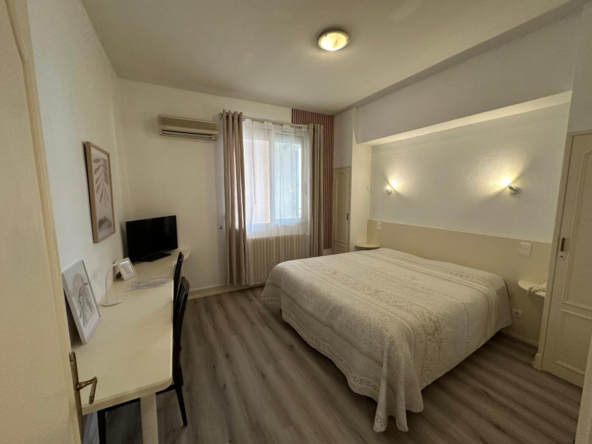 Hotel Chiffre Альби Экстерьер фото