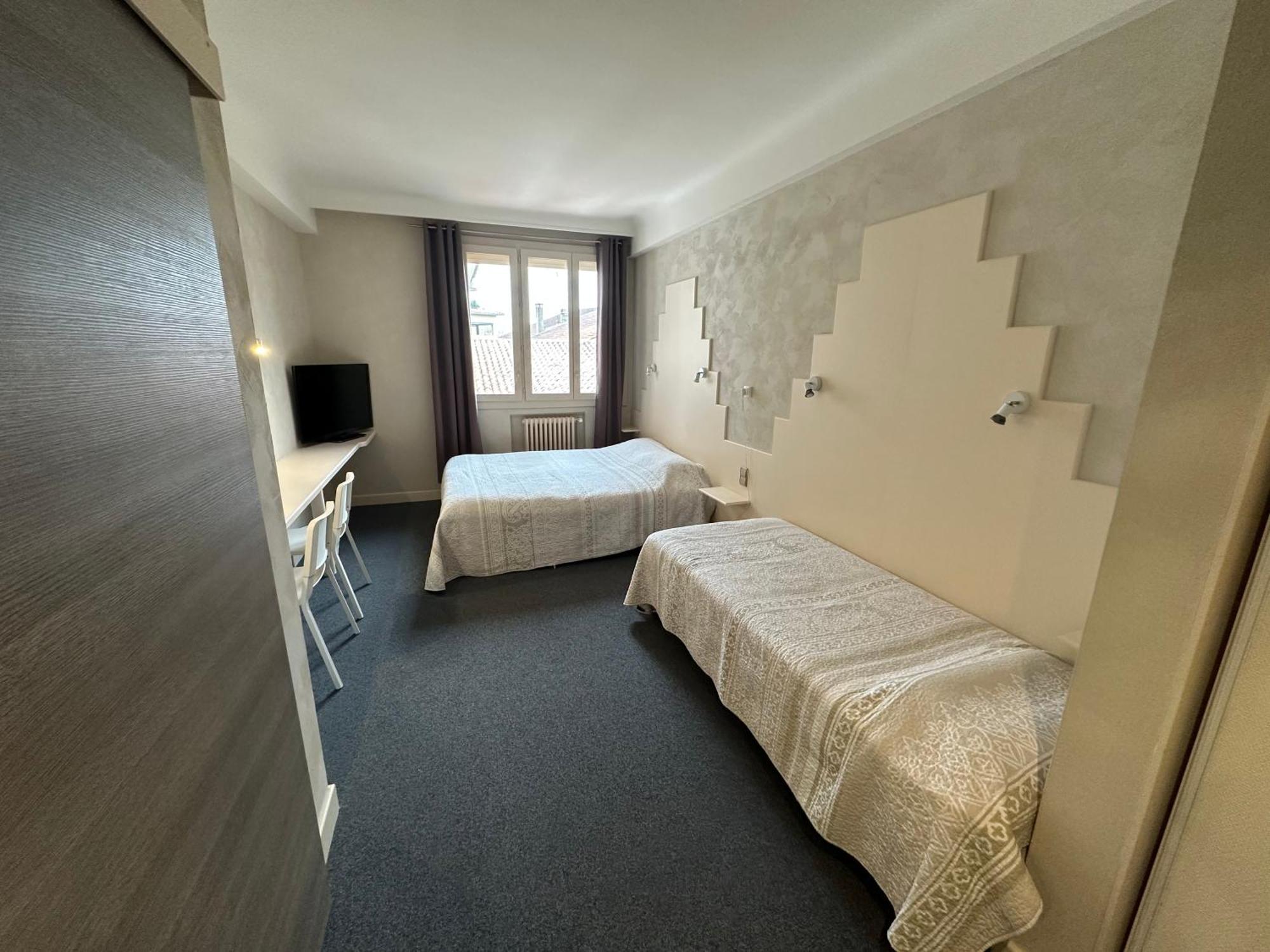 Hotel Chiffre Альби Номер фото
