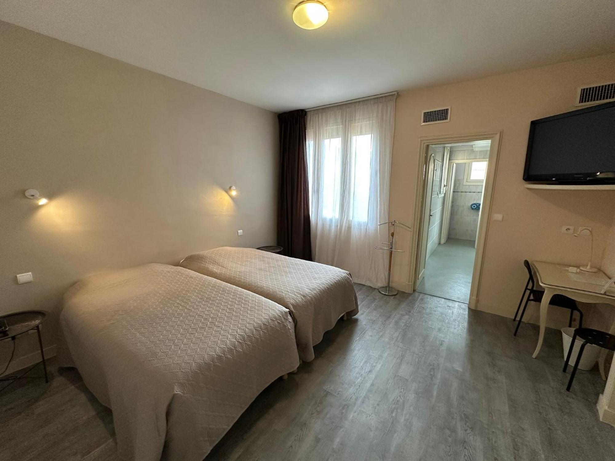 Hotel Chiffre Альби Экстерьер фото