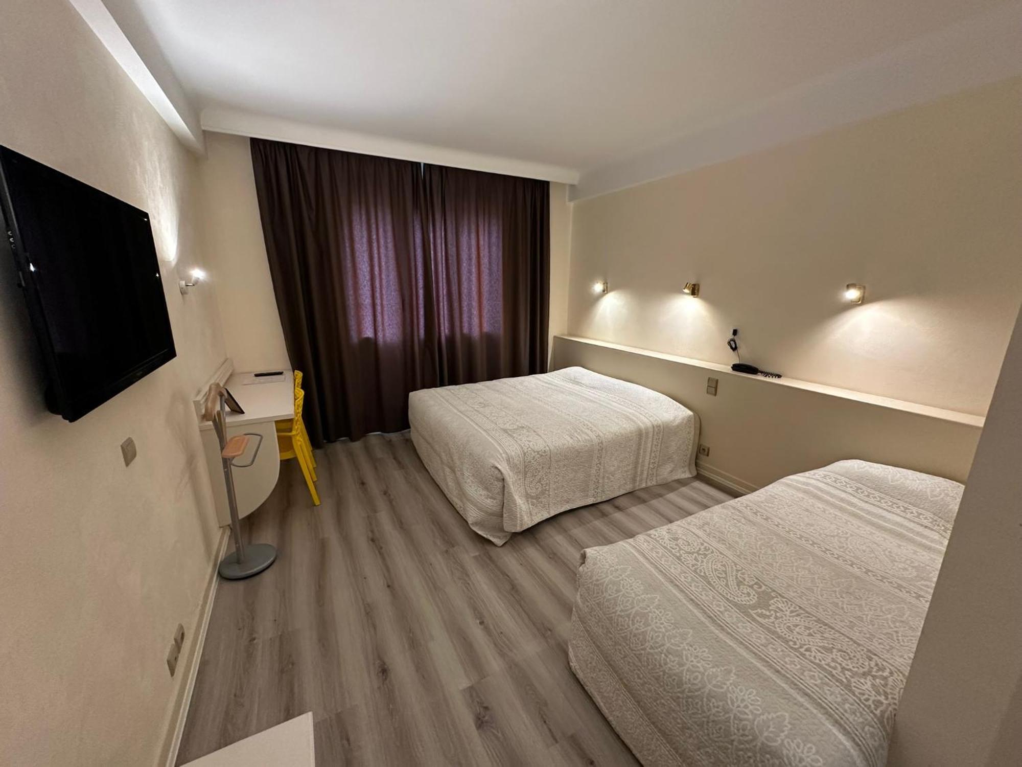 Hotel Chiffre Альби Экстерьер фото