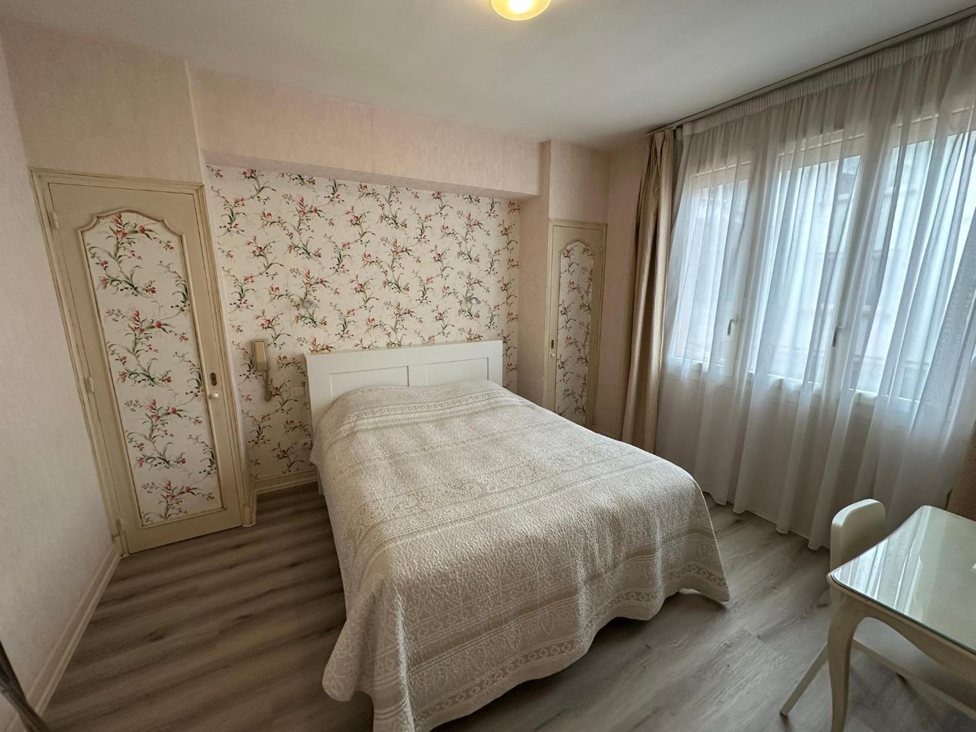 Hotel Chiffre Альби Экстерьер фото