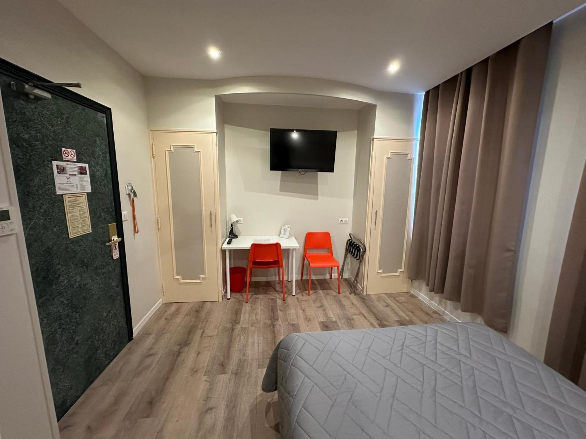 Hotel Chiffre Альби Экстерьер фото