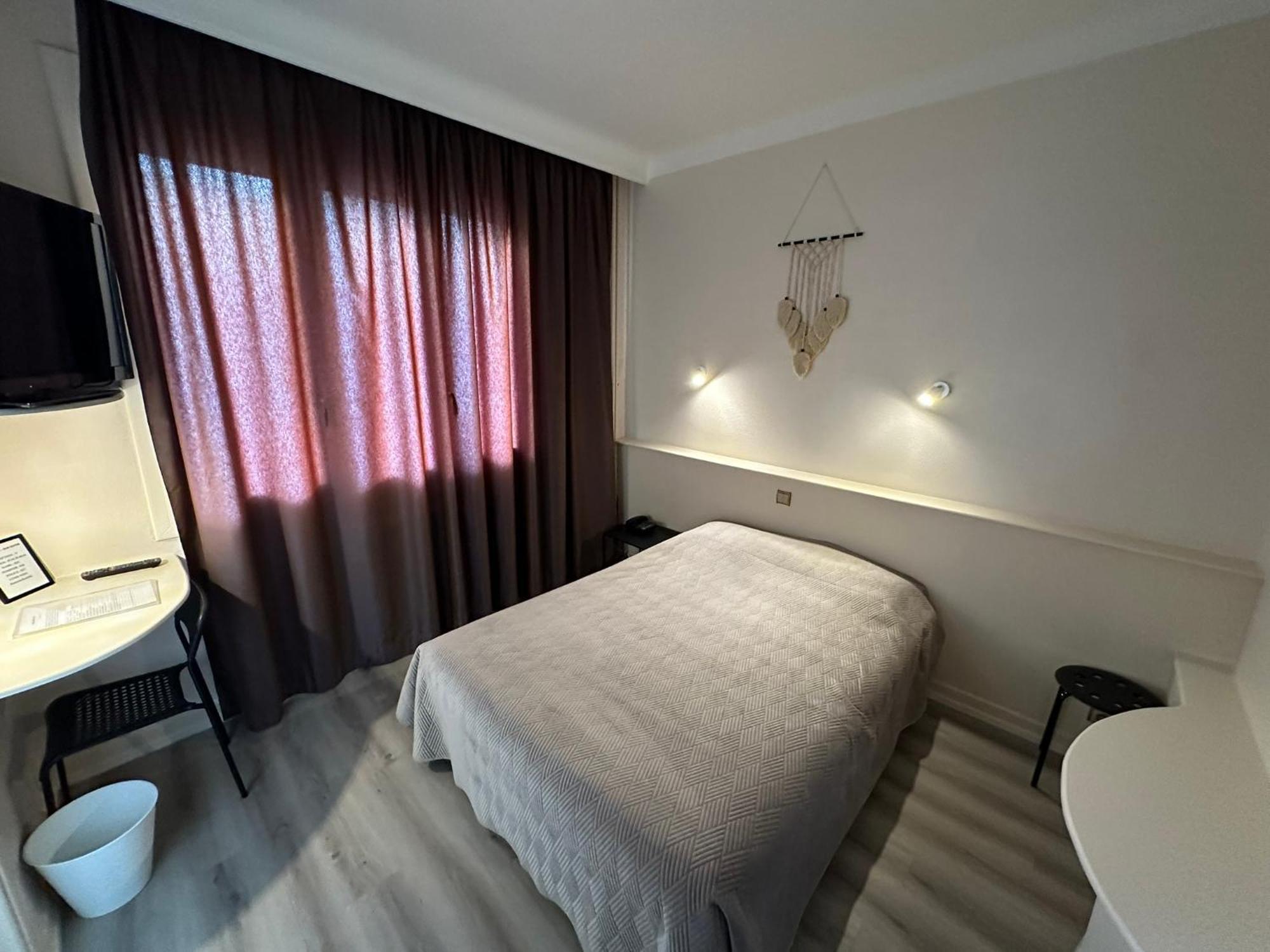 Hotel Chiffre Альби Экстерьер фото
