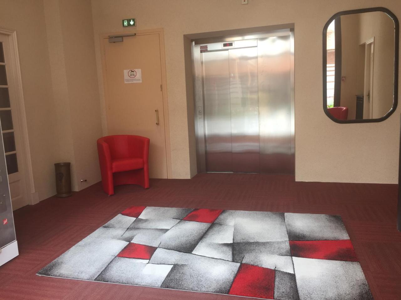 Hotel Chiffre Альби Экстерьер фото